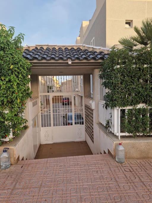 Magnifico Chalet Adosado En Torrevieja, Alicante. Exteriér fotografie